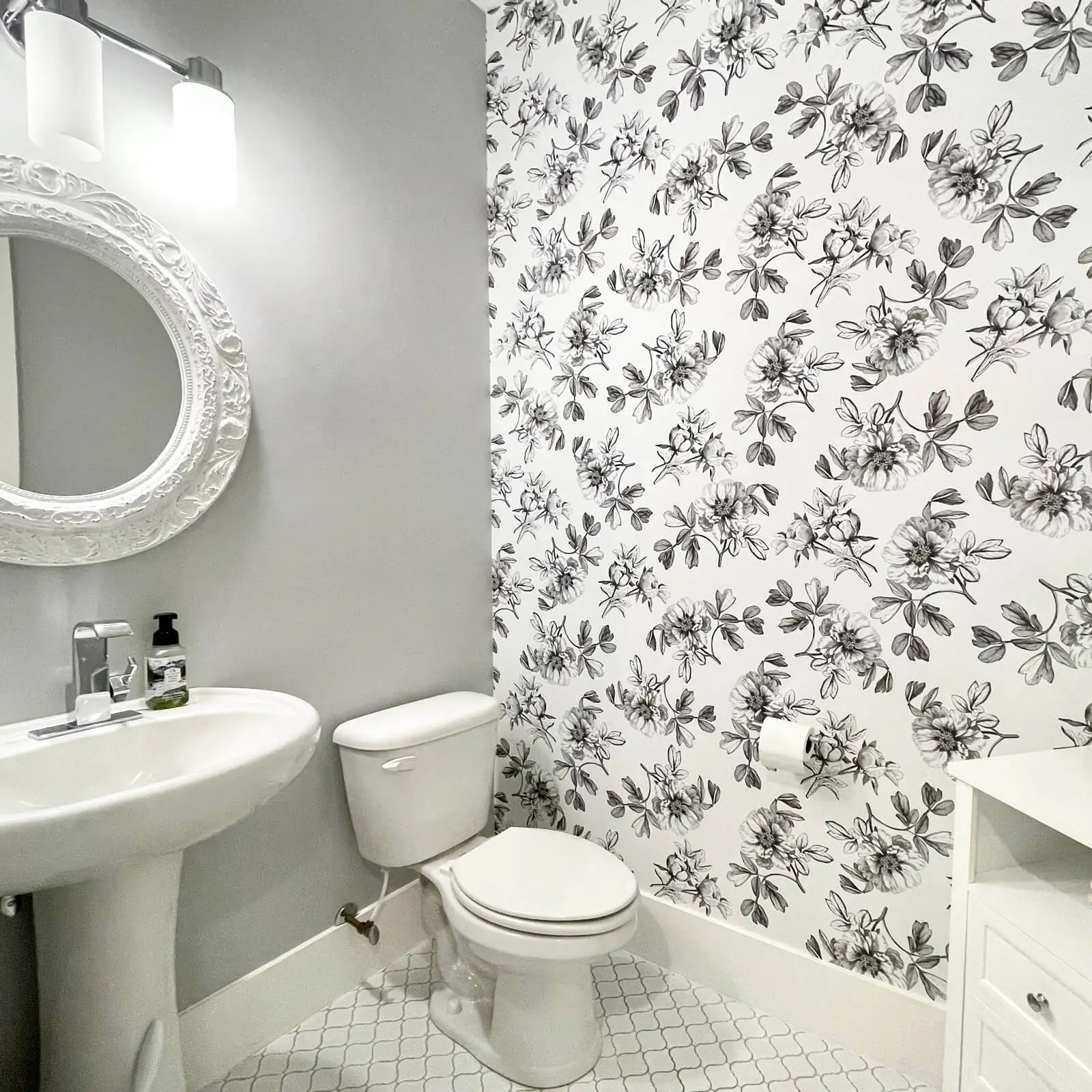 floral-bathroom-peel-and-stick-wallper